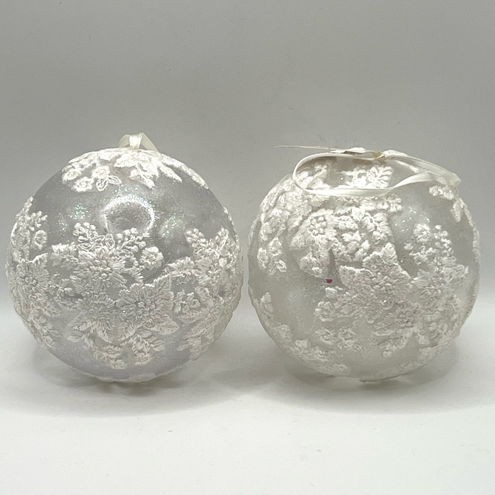 Set of 2 Round Glass Balls Christmas White Floral Pattern Lace Ornaments 3.5 in
